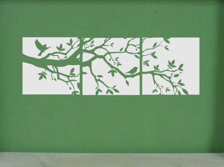Трафарет дерева на салатовой стене