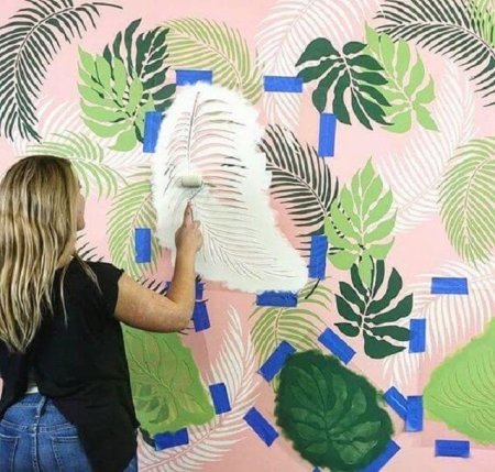 Окрашивание стен по трафарету