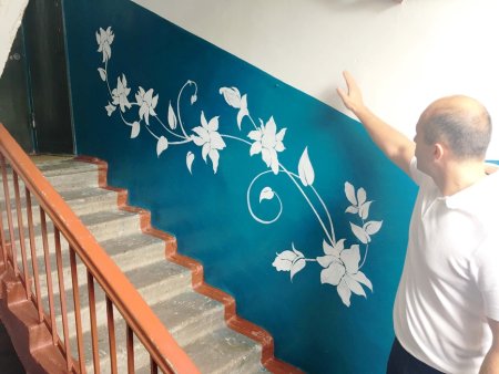 Разрисованные стены в подъезде