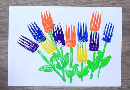 Рисование пластмассовыми вилками