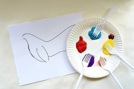 Рисование пластмассовыми вилками