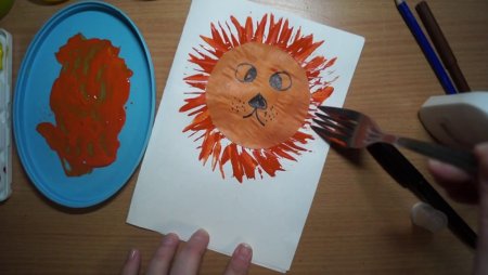 Рисование с помощью пластмассовых вилок