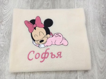 Именная вышивка на детском пледе