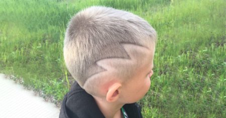 Стрижка с молнией для мальчика на светлых волосах
