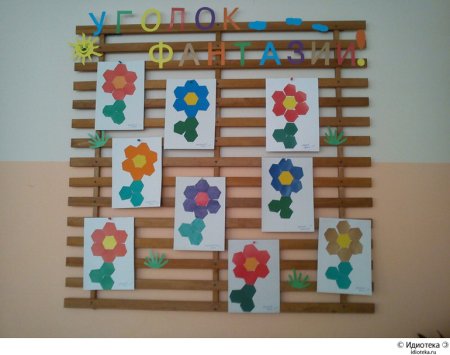 Стенд из деревянных реек