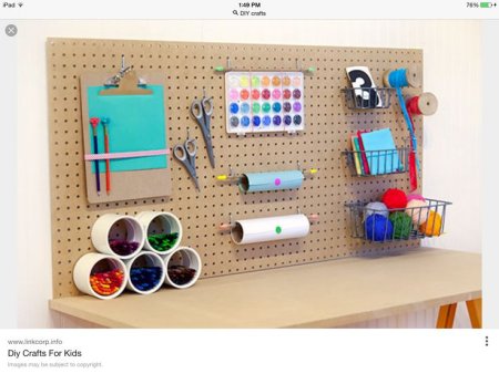 Хранение канцелярии на стене для ребенка