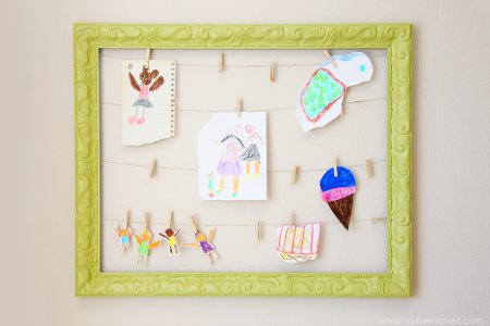 Стенды для рисунков в детском саду с прищепками