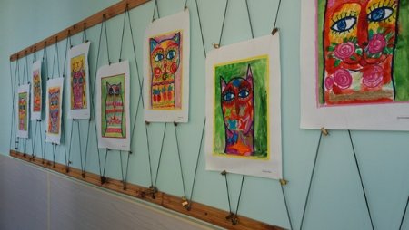 Крепление для детских рисунков на стену