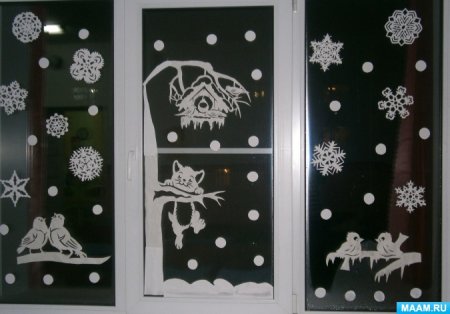 Зимнее украшение окон в детском саду