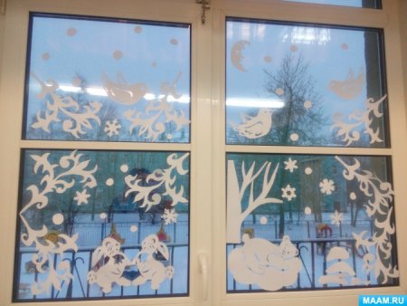 Украшение окон на новый год Снегири