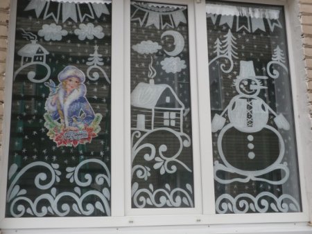 Новогодняя сказка на окне в детском саду