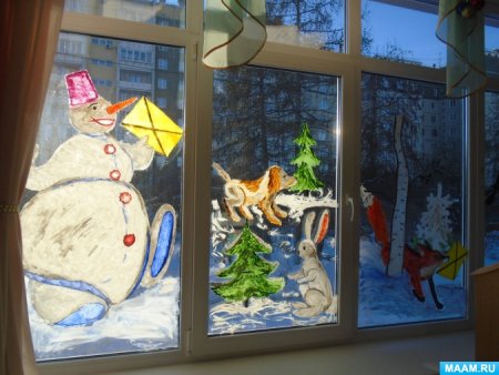 Зимнее украшение окон в детском саду