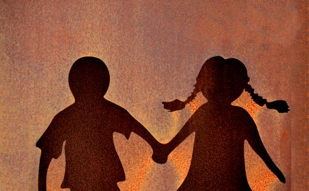 Силуэт маленького ребенка