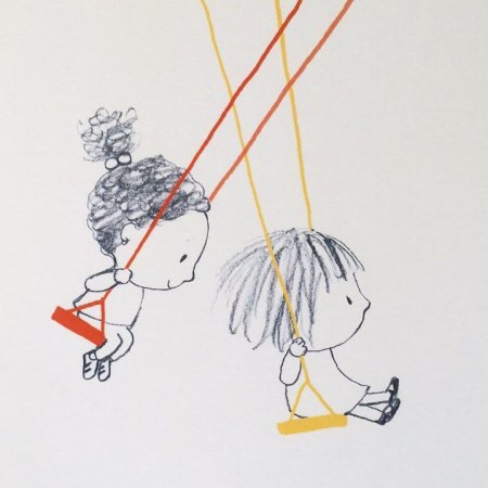 Две девочки качаются на качелях