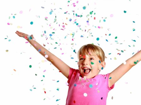 Дети радуются