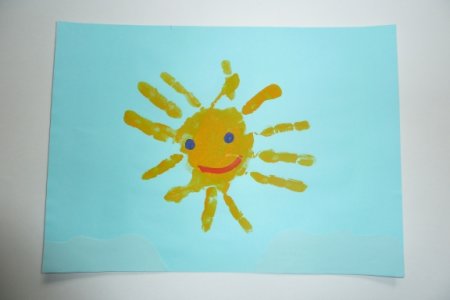 Рисование ладошками солнышко