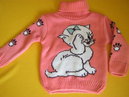 Свитер с кошечкой