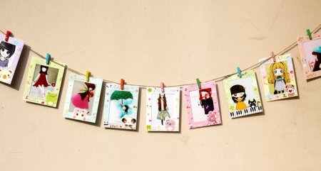 Нитка с фотографиями на прищепках