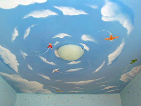 Натяжной потолок с рисунком в детскую