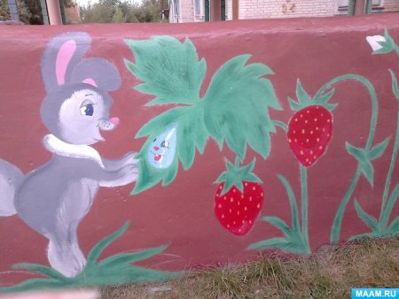 Рисунки на веранде в детском саду