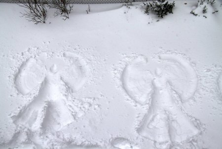 Снежный ангел на снегу