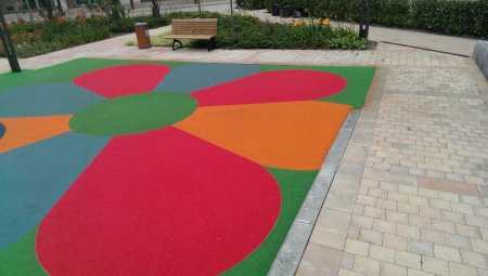 Покрытие из резиновой крошки на детской площадке