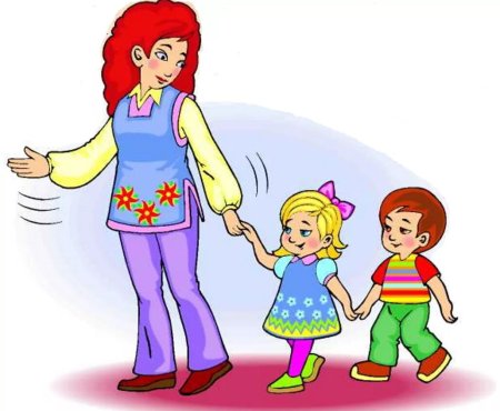 Воспитатель с детьми