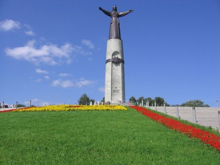 Монумент Родина мать в Чебоксарах