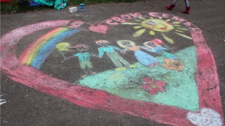 Тема для конкурса рисунков на асфальте