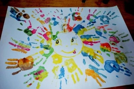 Рисование ладошками на ватмане