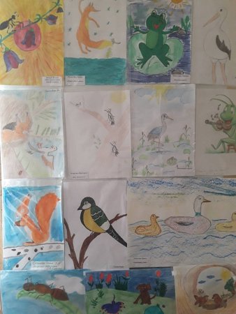 Выставка рисунков по произведениям