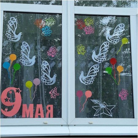 Украшение окон к 8 марта в детском