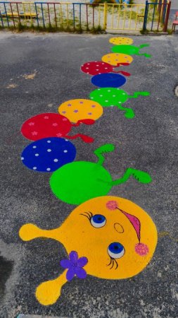 Рисуем на асфальте в детском саду