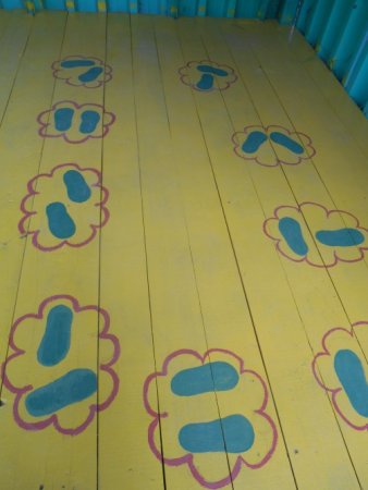Украсить пол на веранде в детском саду