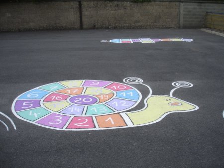 Классики на асфальте в детском саду
