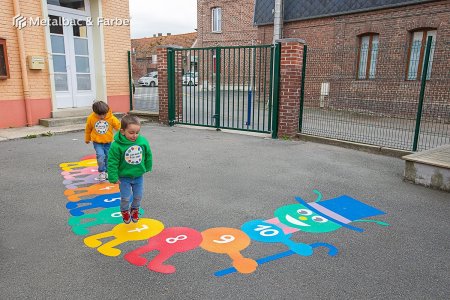 Классики на асфальте в детском саду