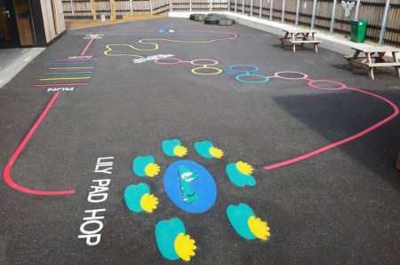 Классики для детей на асфальте