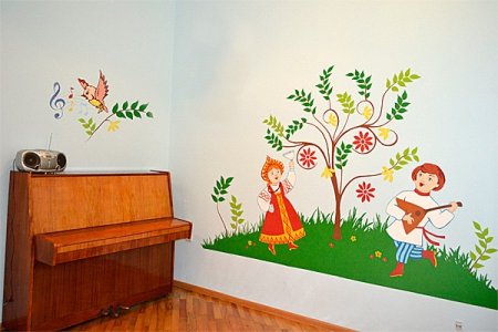 Украшение стен в детском саду радугой