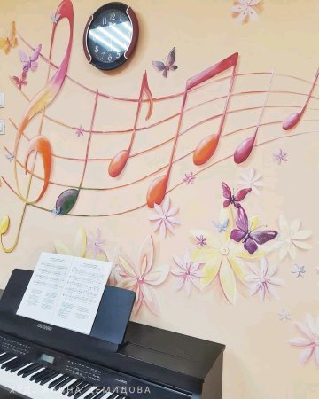 Стены в музыкальном зале