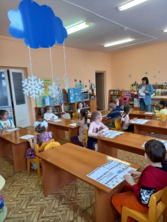 Выставка детских рисунков космос