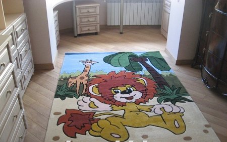 Дети на ковре в детском саду