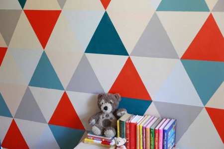 Комната с геометрическими фигурами