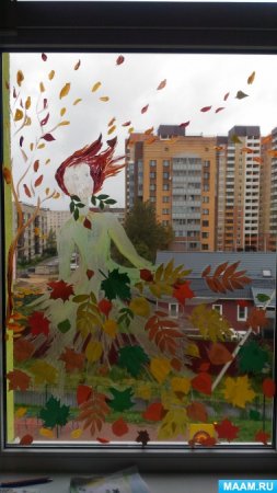 Осеннее украшение красками на окнах