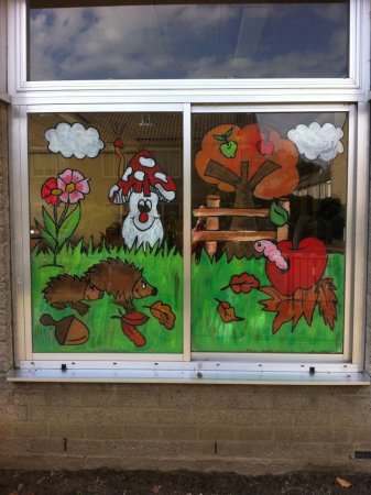 Украшаем окна осенью в детском саду