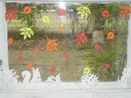 Украшение окон осенью