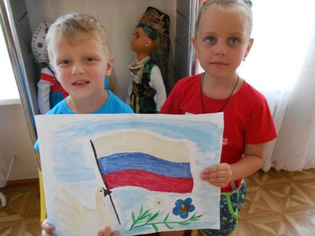 Рисунки ко Дню государственного флага