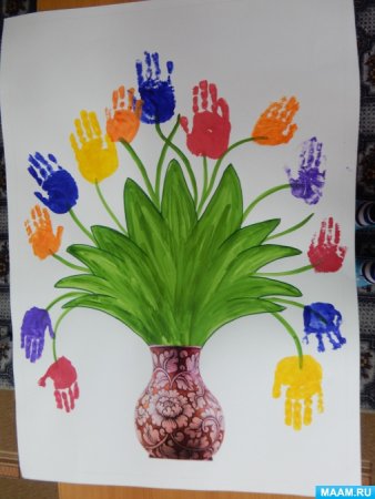 Ваза с цветами ладошками