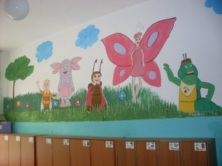 Роспись стен в раздевалке детского сада