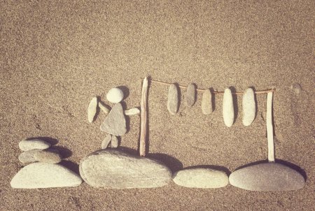 Кораблик из гальки на стену