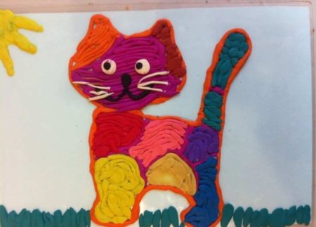 Пластилин на бумаге